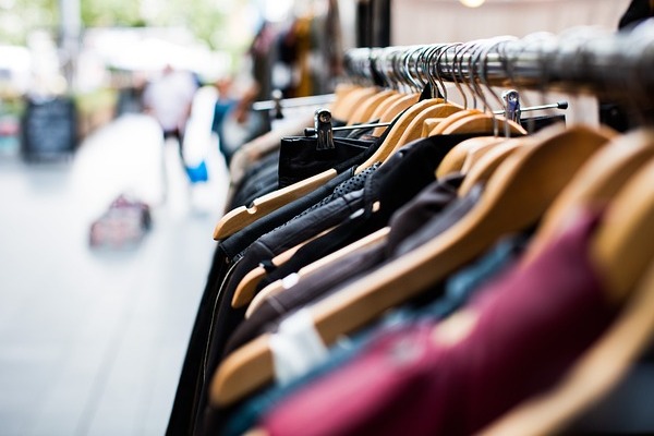 hangers-1850082_640